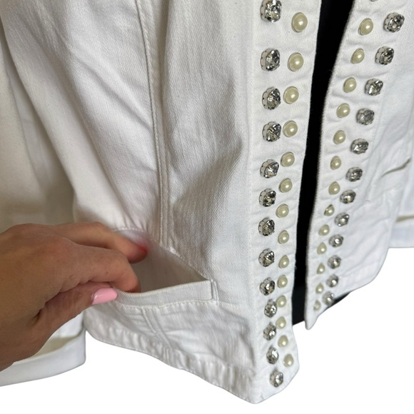Chico’s Platinum White Embellished Jacket Sz 1 (M) Pearl & Rhinestone Trim M6 - Picture 4 of 10